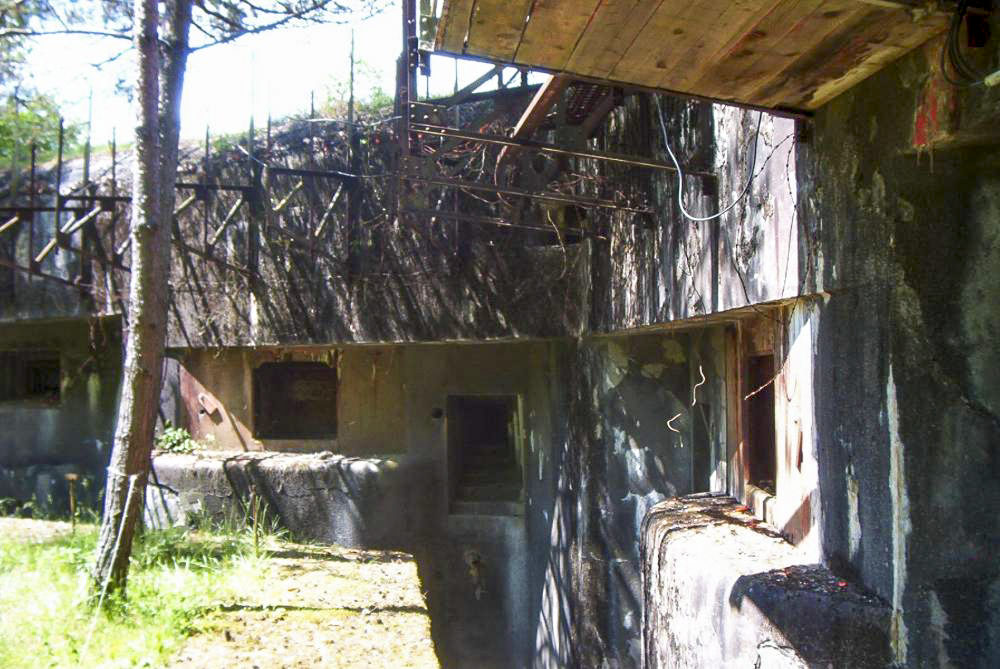 Ligne Maginot - HOCHWALD - (Ouvrage d'artillerie) - Bloc 16
Coffre de contrescarpe du fossé antichar de l'ouvrage ouest - GRASSER Michel