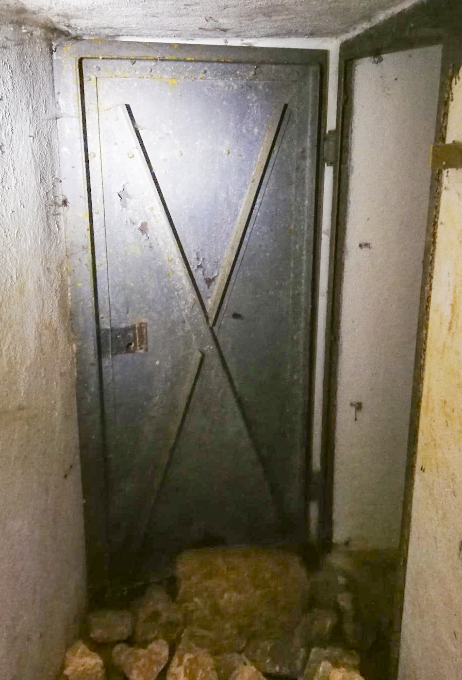 Ligne Maginot - 36 - (Chambre de coupure) - La porte protégeant l'accès au local des répartiteurs - Matthieu CHOIN