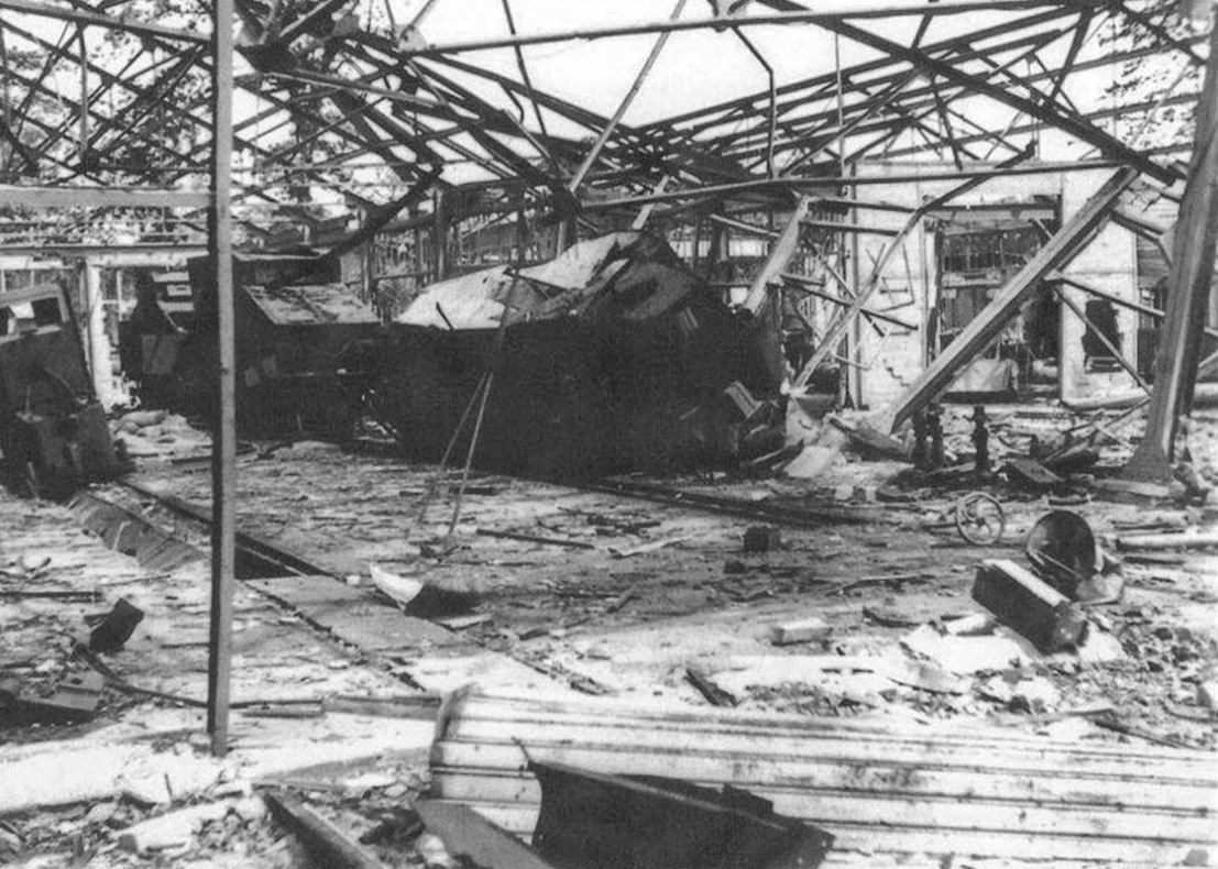 Ligne Maginot - Depot de Saint Hubert - L'un des bâtiments du dépôt des machines
Photo prise après la destruction du dépôt par les troupes française lors de leur départ. - Inconnu - Armée allemande
