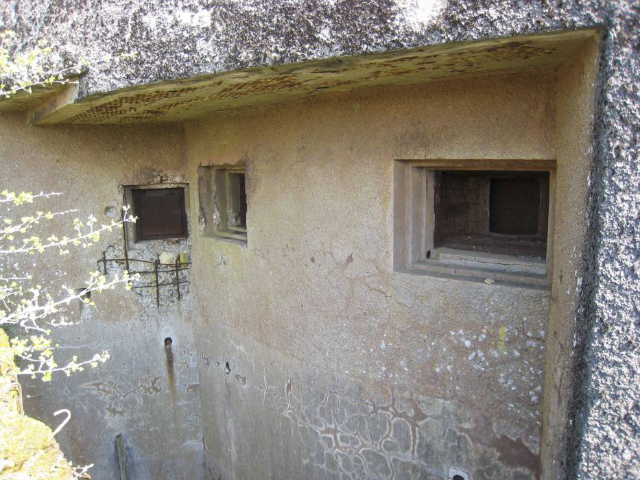 Ligne Maginot - PETERSBERG OUEST - C39 - (Casemate d'infanterie - Simple) - La chambre de tir a les créneaux qui ne sont pas dans le même plan, comme la casemate de Puxieux - Pruzsina jerome