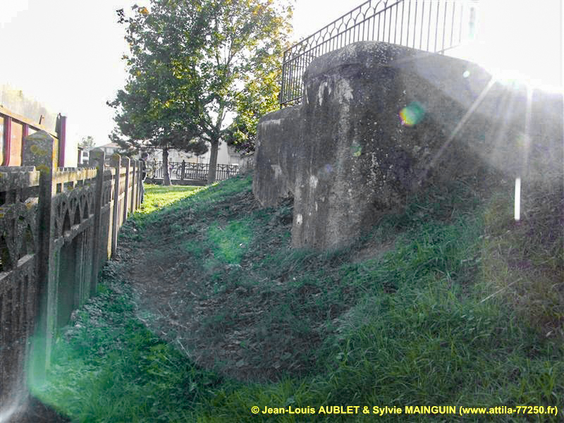 Ligne Maginot - CB109 - SENTZICH - (Blockhaus pour canon) -  - Jean-Louis AUBLET & Sylvie MAINGUIN