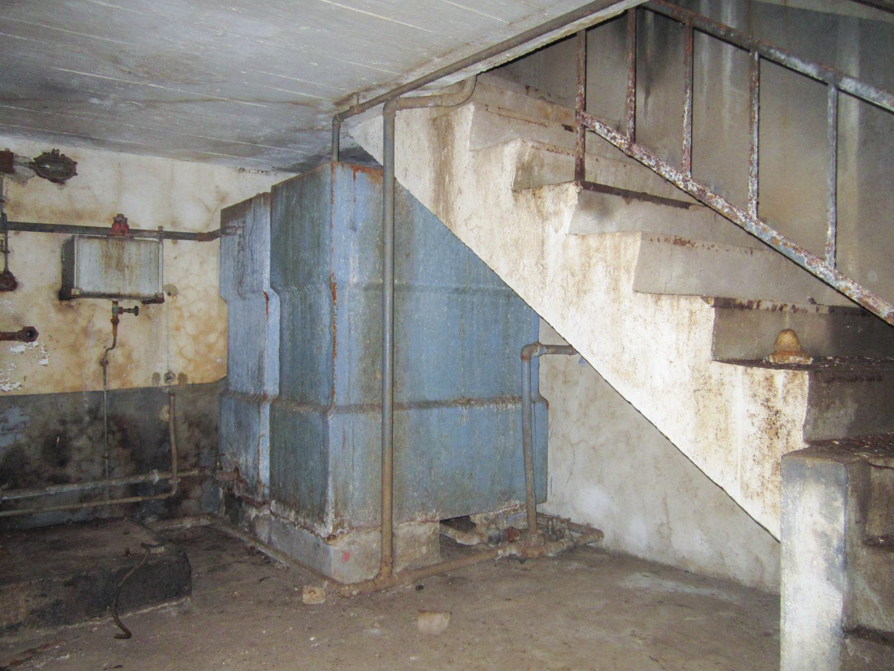 Ligne Maginot - HOCHWALD Haut Avant - Bloc 20 - O7 ( Observatoire d'artillerie ) - Usine
Citernes à eau pour le refroidissement du groupe électrogène