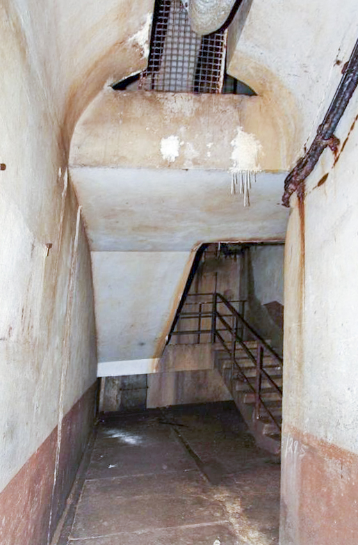 Ligne Maginot - GRASERSLOCH - (Abri) - Le bas de la cage d'escalier  du coffre d'entrée Ouest - GRAMI