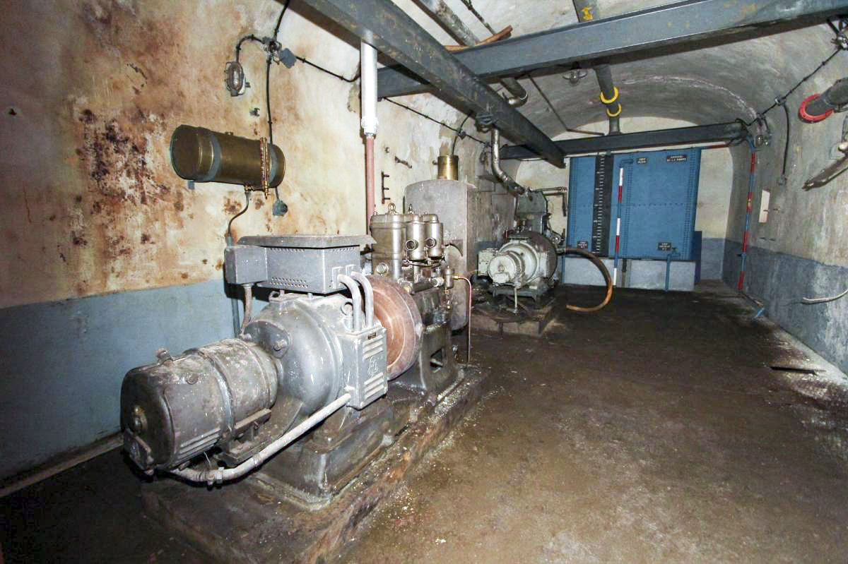 Ligne Maginot - GRASERSLOCH - (Abri) - L'usine électrique
Initialement équipée de deux groupes électrogènes à moteur SUPDI - GRAMI