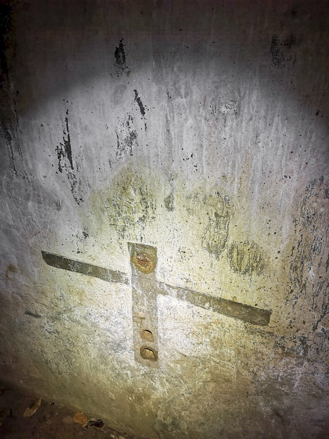Ligne Maginot - U1 - (Chambre de coupure) - Ancien emplacement, certainement pour un boîtier de protection. - DK_Antoine4
