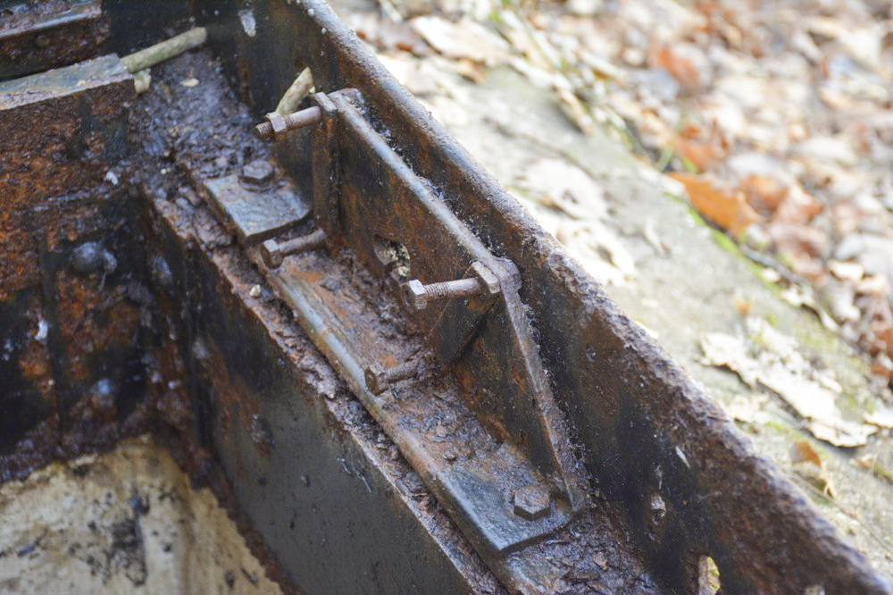 Ligne Maginot - H5 ( Chambre de coupure ) - Détail du support de la serrure de la trappe - LAMBERT Pascal