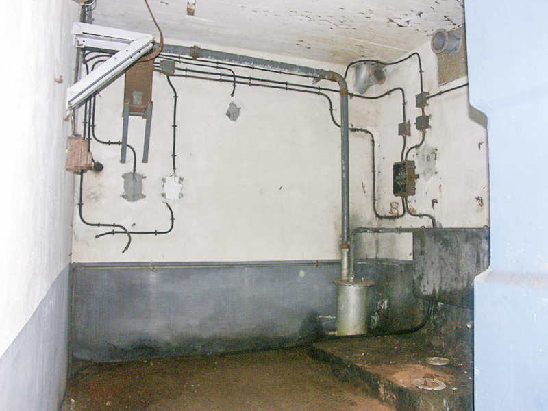 Ligne Maginot - HOCHWALD C3 ( Casemate d'infanterie ) - Local du groupe électrogène alimentant la casemate - Pascal LAMBERT