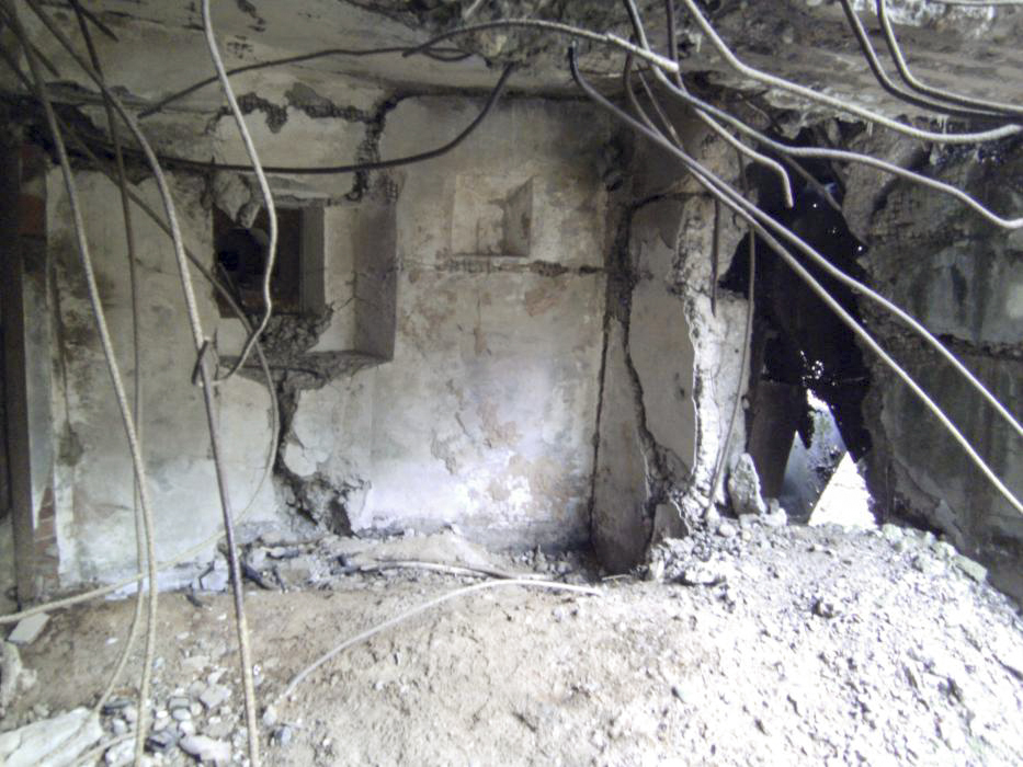 Ligne Maginot - Casemate Hochwald C9 - Vue sur les ruines de l'entrée, en face le créneau FM de défense intérieur - GLÜCKSJÄGER GJ13