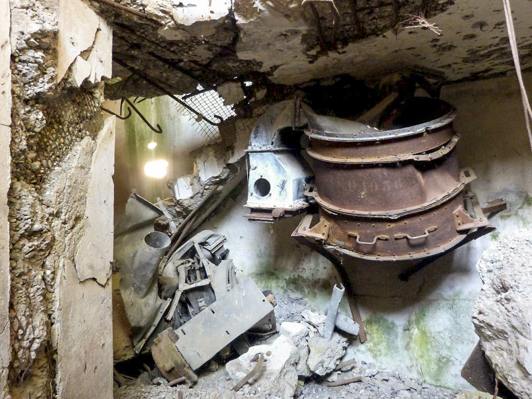Ligne Maginot - INGOLSHEIM Est ( Casemate d'infanterie ) -  - JMBrams