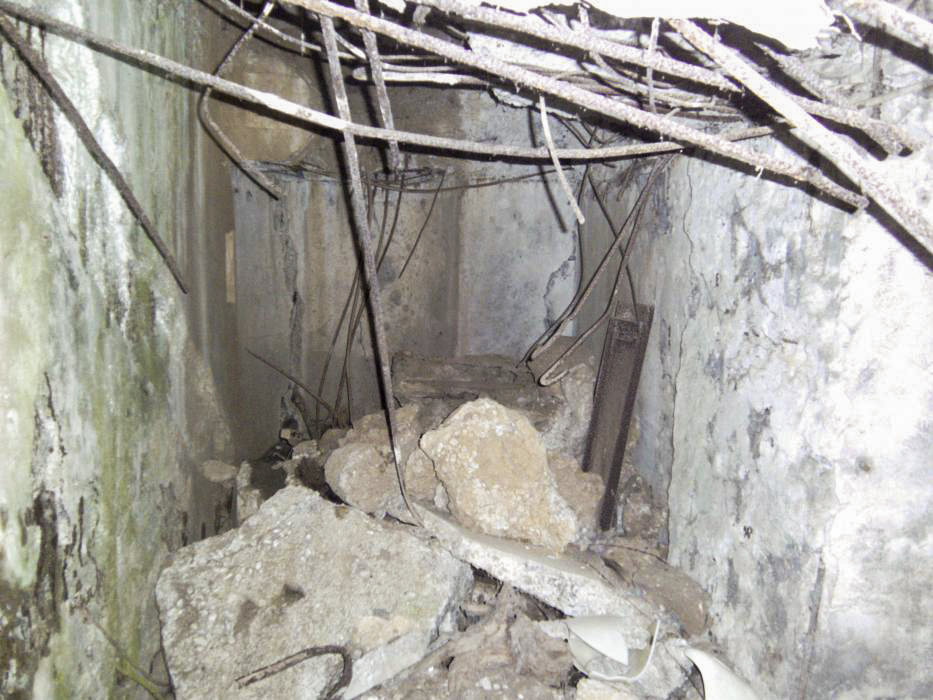 Ligne Maginot - INGOLSHEIM Ouest ( Casemate d'infanterie ) - Les restes de l'intérieur dévasté. - GLÜCKSJÄGER GJ13