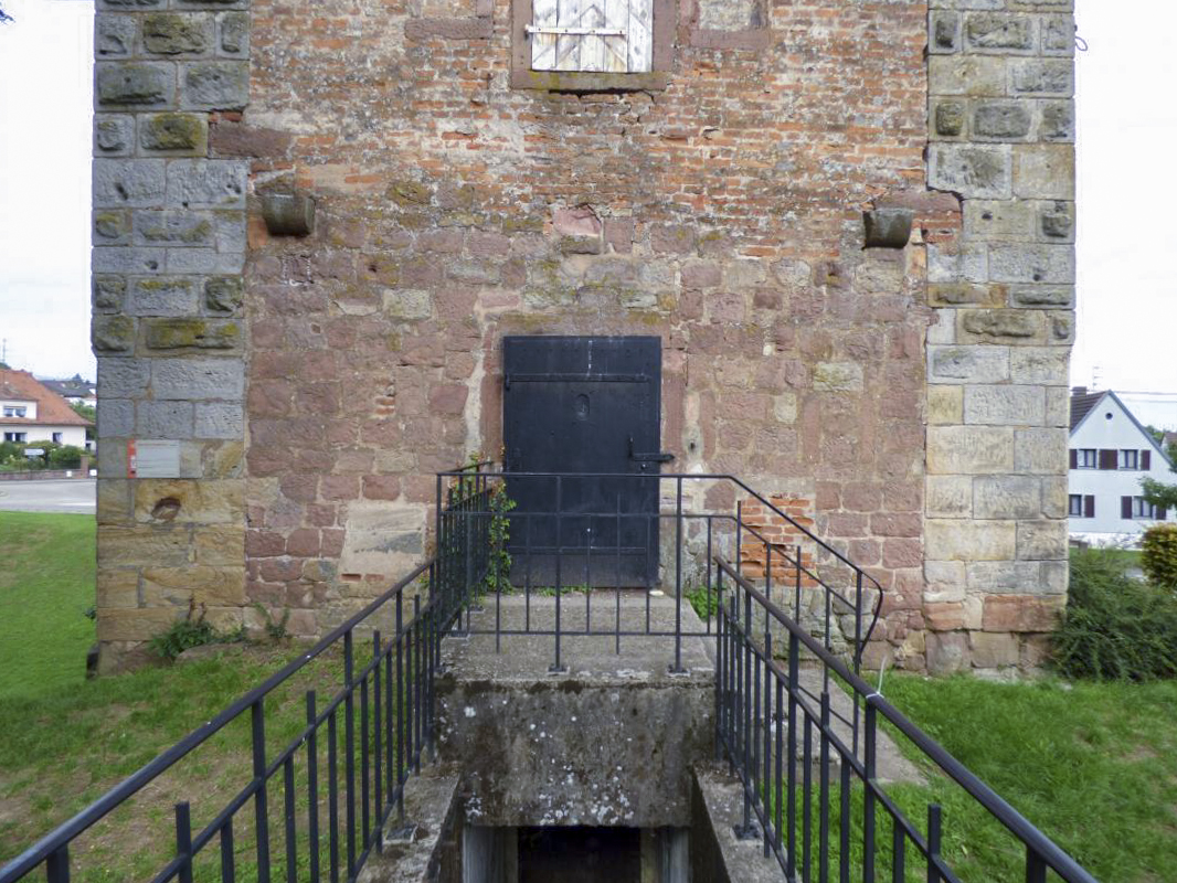 Ligne Maginot - WISSEMBOURG NORD EST - (Poste GRM - Maison Forte) - L'accès au rez de chaussée - LATIMIER Seb