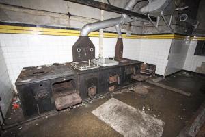 Ligne Maginot - HAUT POIRIER - (Ouvrage d'infanterie) - La cuisine
Cuisinière Arthur-Martin mixte fuel et charbon