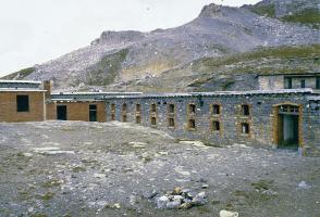 Ligne Maginot - CAMP DE RESTEFOND - (Casernement) - Casernements Est
Derrière, le pavillon des Officiers