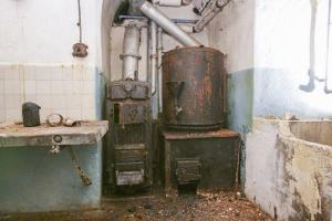 Ligne Maginot - LAVOIR - (Ouvrage d'artillerie) - La cuisine
Chaudière Fouché et percolateur Moyse & Verne fonctionnant au charbon