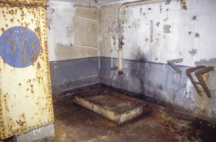 Ligne Maginot - BREHAIN OUEST (C2 DE L'OUVRAGE DE BREHAIN) - (Casemate d'infanterie - Simple) - L'usine en 1992
Le socle du groupe electrogène