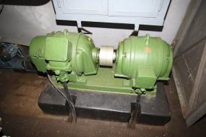 Ligne Maginot - BOIS KARRE - A12 - (Ouvrage d'infanterie) - L'usine électrique 
Le groupe convertisseur produisant le 110 V continu nécessaire au fonctionnement de la tourelle de mitrailleuses