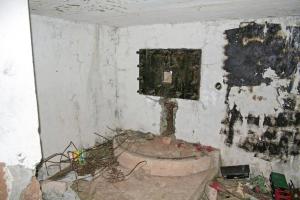 Ligne Maginot - DAMBACH EGLISE - (Blockhaus pour arme infanterie) - Créneau pour mitrailleuse Hotchkiss 8mm mle 1914 doté d'une plaque d'embrasure type N
(Photo avant rénovation)