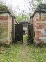 Ligne Maginot - UHRICH - HOCHE (1° BON 237° RI) - (PC de Sous-Quartier) - La grille et la porte d'entrée entre les deux blockhaus du corps de garde 