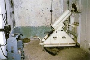 Ligne Maginot - PAS DU ROC - (Ouvrage d'artillerie) - Bloc 4
Chambre de tir vers Arrondaz 
Mortier de 81 mm