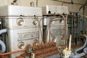 Ligne Maginot - Ouvrage d'artillerie du PAS du ROC - L'usine électrique 
Détail des culasses d'un des moteurs  Altshom de 54 CV