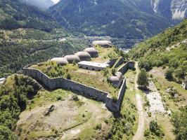 Ligne Maginot - REPLATON (QUARTIER ARC - 71° BAF) - (Position d'artillerie préparée) - Vue aérienne sur le flanc gauche et la batterie A