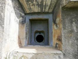 Ligne Maginot - SAPEY - (Ouvrage d'artillerie) - Bloc 4
L'un des créneaux de 75 mle 29