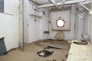 Ligne Maginot - SAPEY - (Ouvrage d'artillerie) - Bloc 4
La casemate pour 75. A gauche la porte de la niche dans le mur servant de M3.