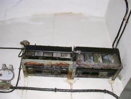 Ligne Maginot - SAPEY - (Ouvrage d'artillerie) - Bloc 4
Les batteries de secours des transmetteurs d'ordre, installation modernisée après guerre