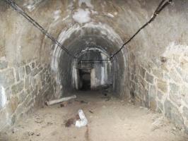 Ligne Maginot - SAPEY - (Ouvrage d'artillerie) - Galeries de l'ancien fort du Sapey  réutilisées dans l'ouvrage Maginot
Il s'agit de la galerie reliant les blocs 2 et 3, coté bloc 3