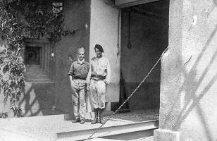 Ligne Maginot - ROQUEBRUNE - CORNILLAT - (Ouvrage d'artillerie) - Bloc 1
Photo datant de 1935, avec au dessus du créneau le blason du 76° BAF.
