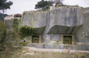 Ligne Maginot - ROQUEBRUNE - CORNILLAT - (Ouvrage d'artillerie) - Bloc 2
Les deux créneaux de 75 mle 31
