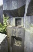 Ligne Maginot - ROQUEBRUNE - CORNILLAT - (Ouvrage d'artillerie) - Bloc 2
Créneau de mortier de 81 en partie inférieure, créneau de 75 mle 31 en partie supérieure