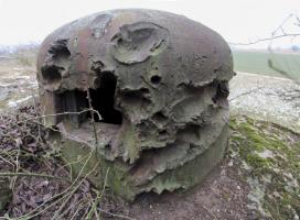 Ligne Maginot - OBERROEDERN NORD - (Casemate d'infanterie - Double) - La cloche GFM Nord Ouest labourée par les tirs de PAK allemand