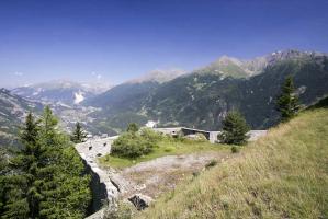 Ligne Maginot - SAPEY (30° DBAF ET 164° RAP) - (PC de Sous-Secteur) - Le bastion n° 5 avec Modane en contrebas