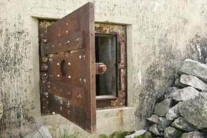 Ligne Maginot - VALLEE ETROITE - (Ouvrage d'infanterie) - Le bloc 2
La sortie de secours