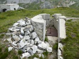 Ligne Maginot - VALLEE ETROITE - (Ouvrage d'infanterie) - Entrée auxiliaire
Trappe d'accès et guérite de défense