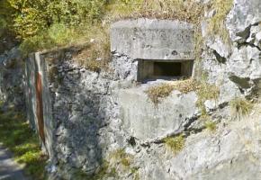 Ligne Maginot - Blockhaus HS122 - PONT DE MORETTE 2 - Le créneau observatoire/FM à l'entrée de l'ouvrage