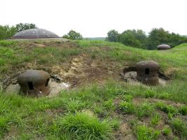 Ligne Maginot - IMMERHOF - A10 - (Ouvrage d'infanterie) - Bloc 2
Tourelle de mitrailleuses et champignons de prise d'air