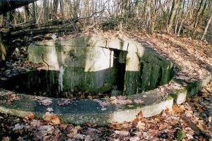 Ligne Maginot - OUVRAGE NEY-RAPP - (Position d'artillerie préparée) - Bloc ouest
La cuve pour canon de 10 cm KiSL et l'entrée de la soute à munitions