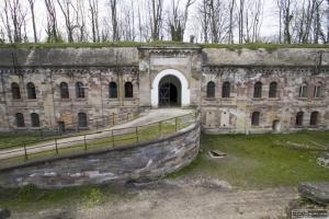 Ligne Maginot - FORT PETAIN  FRERE (172° RIF) - (PC de Sous-Secteur) - Rampe d'accès et poterne d'entrée