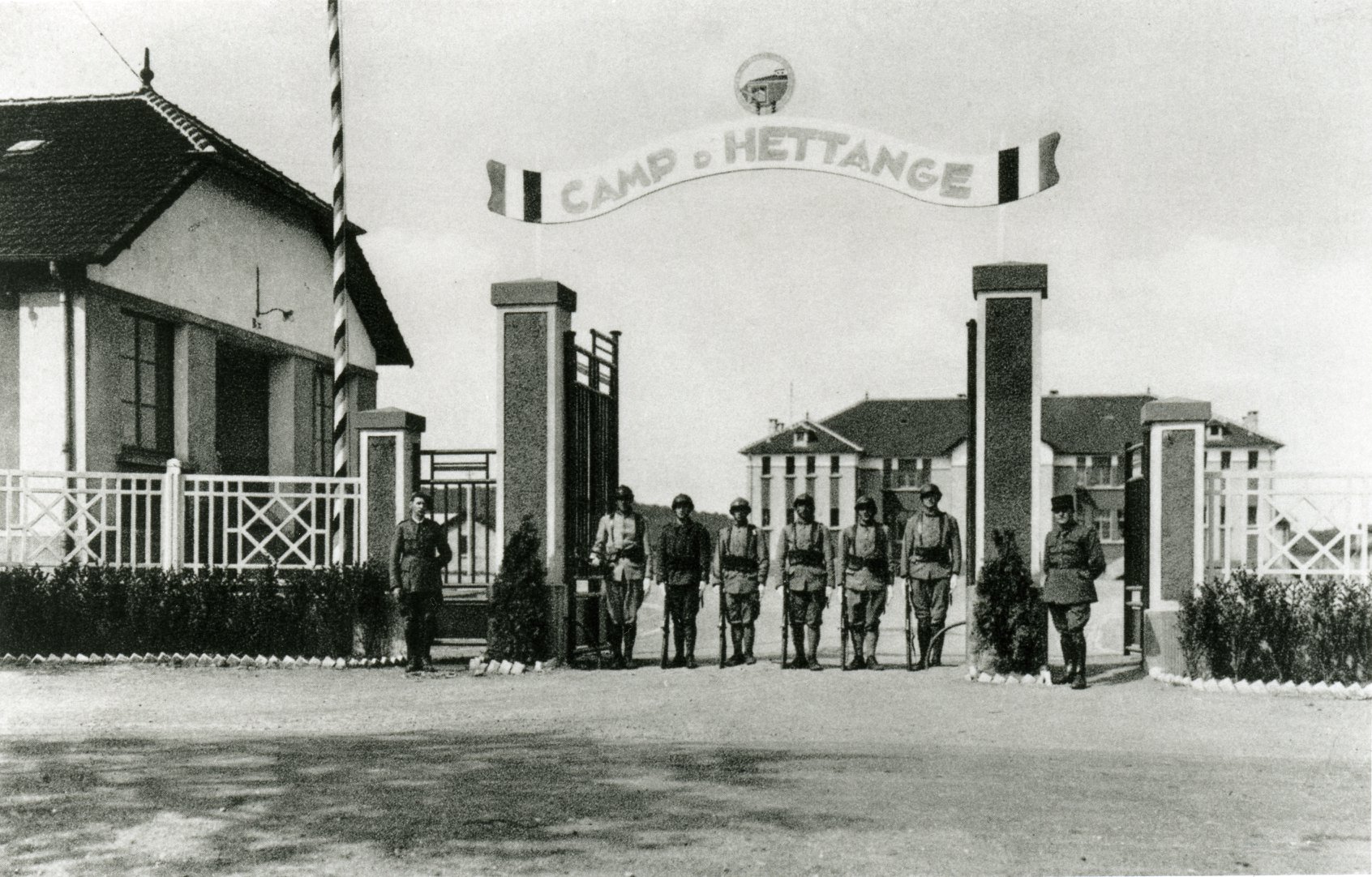 Ligne Maginot - Entrée du camp années 30 - Carte postale - inconnu