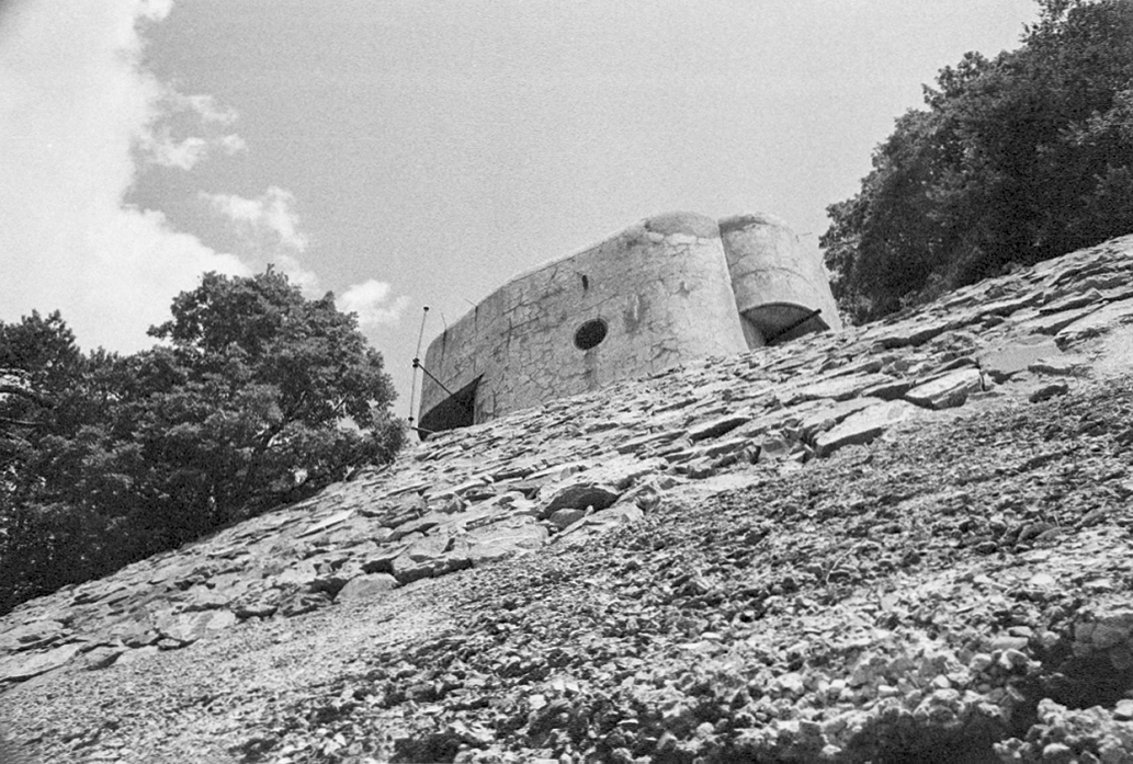 Ligne Maginot - MONTE GROSSO (MG) - E02 - (Ouvrage d'artillerie) - Le bloc 3 avec selon certains, une antenne supplémentaire. - Alain LOVINY