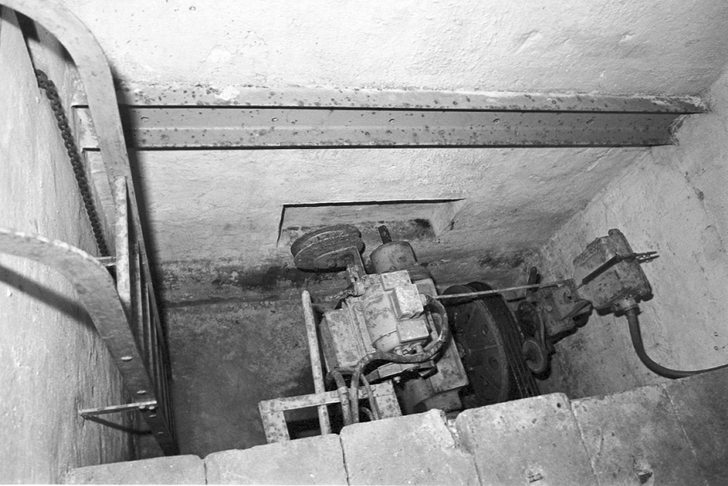 Ligne Maginot - CAP MARTIN - (Ouvrage d'artillerie) - Bloc 1
Machinerie du monte-charge - Alain LOVINY