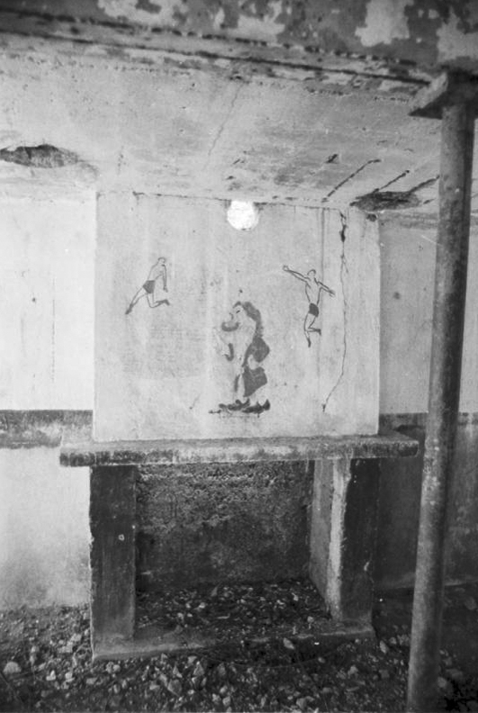 Ligne Maginot - SAINT ROCH - (Casernement) - Peintures murales au dessus de la cheminée. - Alain LOVINY