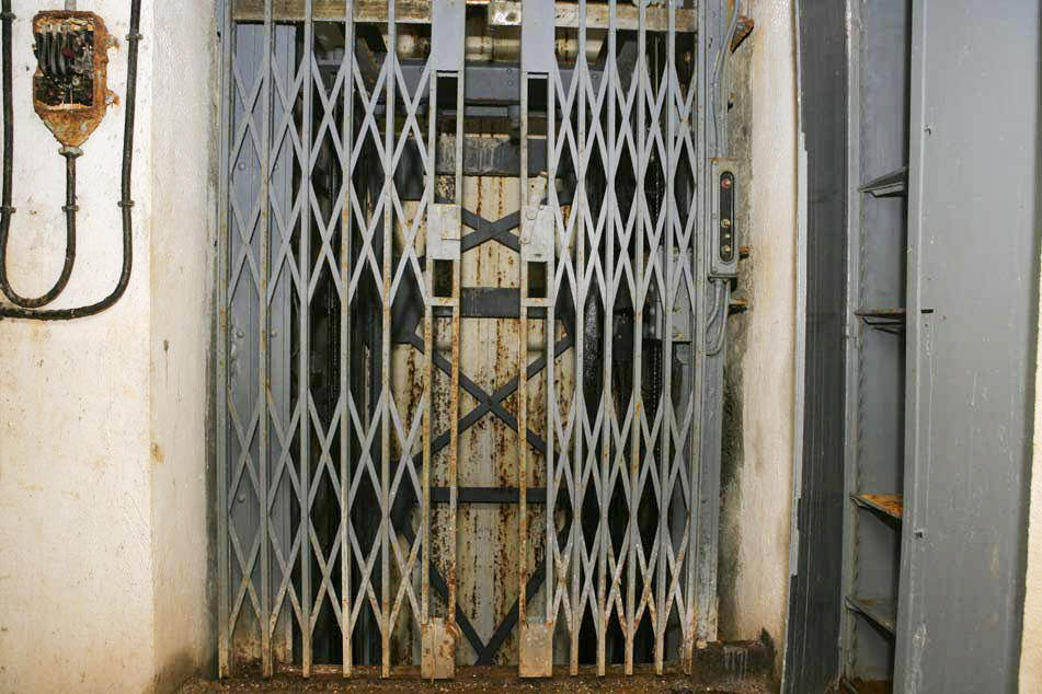 Ligne Maginot - RESTEFOND - (Ouvrage d'artillerie) - Bloc 6
Le monte-charge du bloc (étage supérieur) - ZEIG Marc