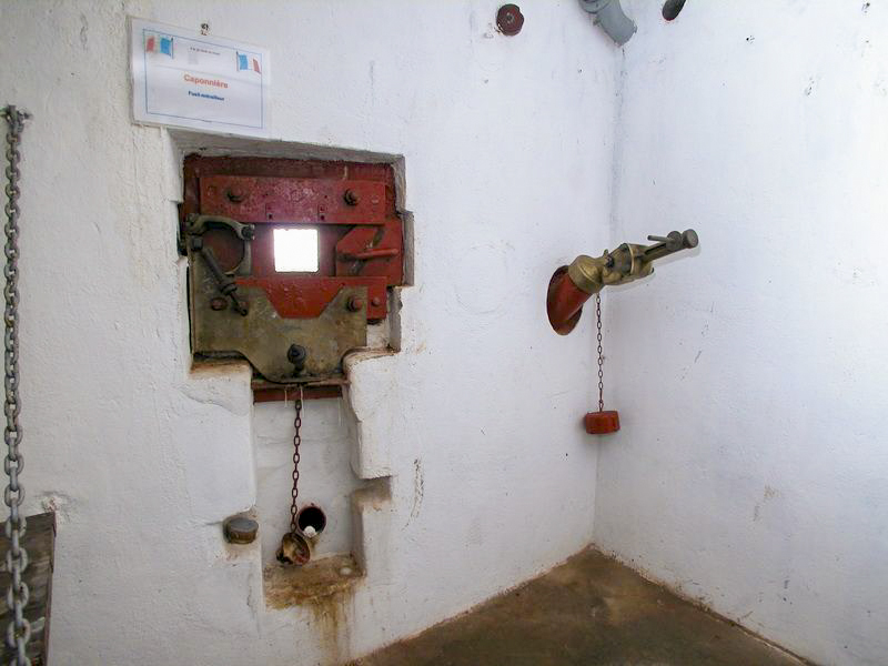 Ligne Maginot - BOIS DU FOUR - A5 - (Ouvrage d'infanterie) - Créneau pour FM24/29 et goulotte lance grenade - HUYGEN Georges