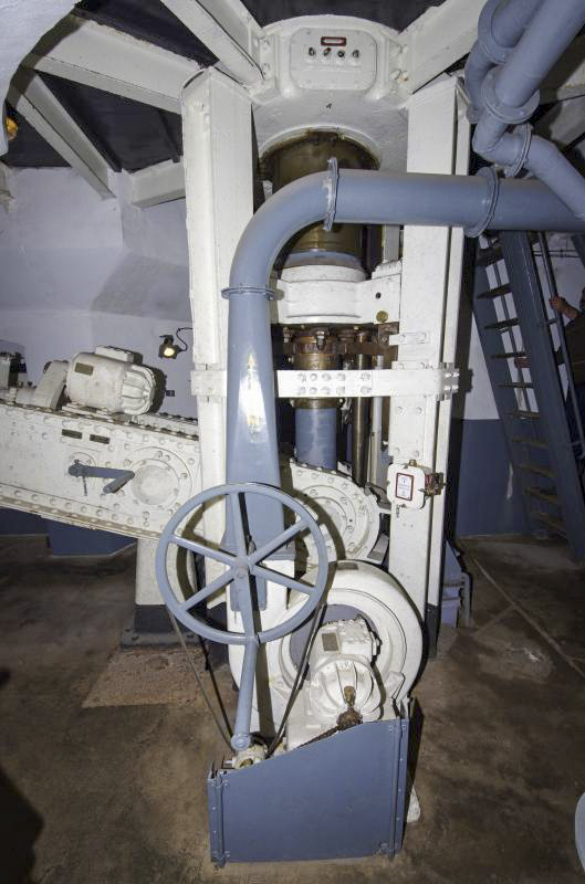 Ligne Maginot - BOIS DU FOUR - A5 - (Ouvrage d'infanterie) - Tourelle de mitrailleuses 
Ventilateur - AURET Vincent