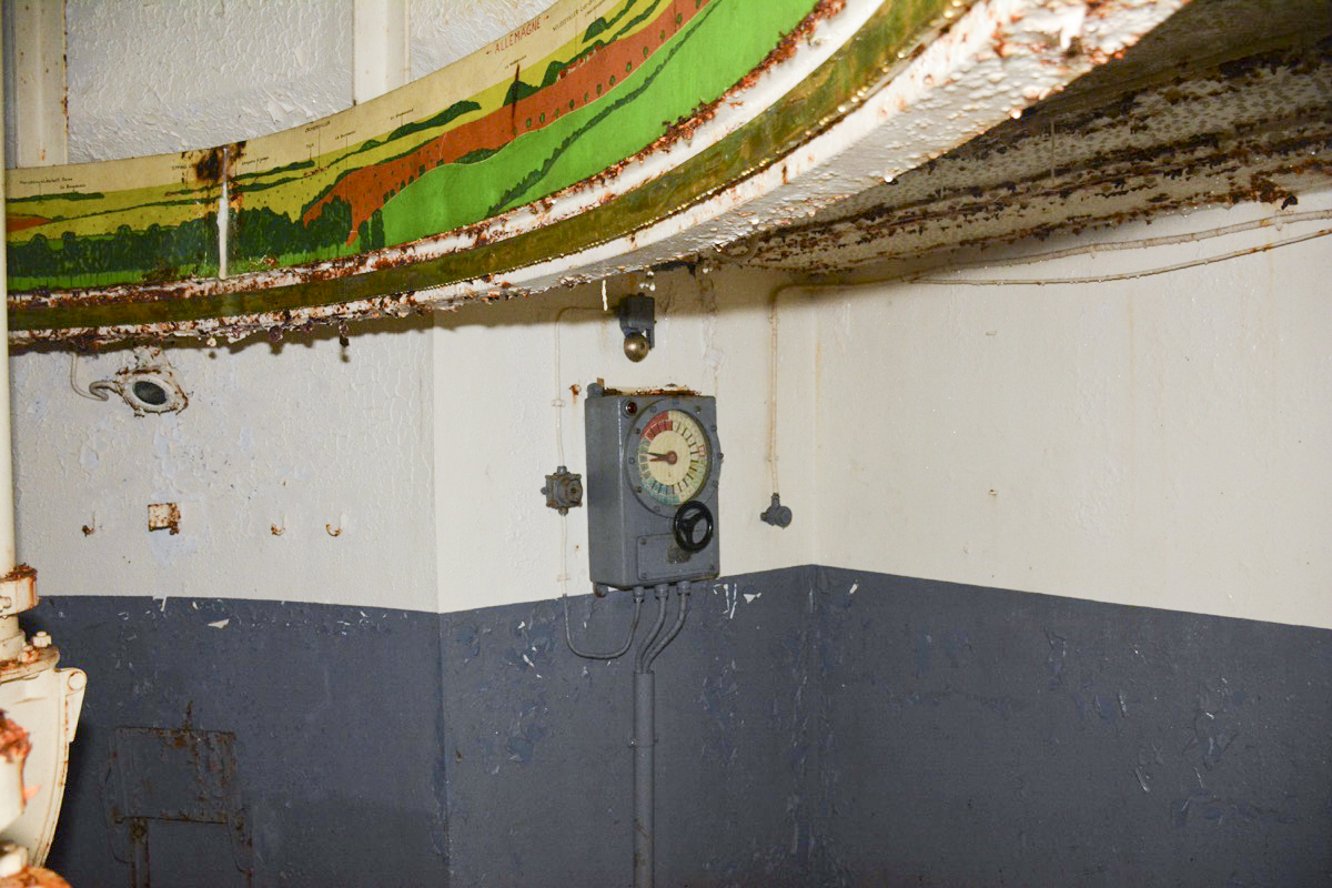 Ligne Maginot - Ouvrage d'artillerie du Simserhof - Bloc 8 - Tourelle de 75 33
Circulaire graduée, transmetteur d'ordre Carpentier