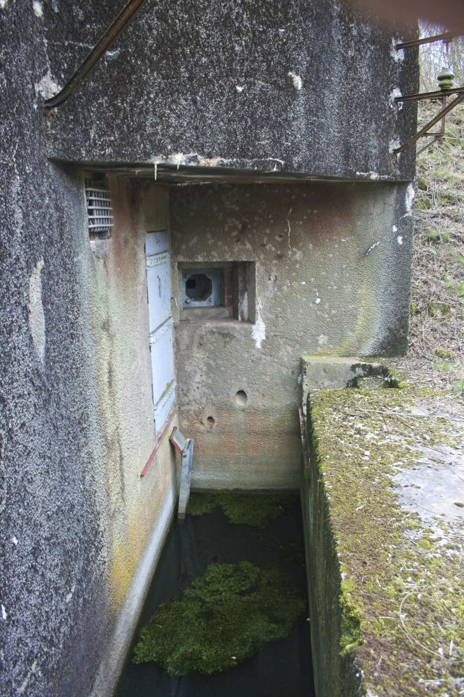 Ligne Maginot - CATTENOM - O20 - (Observatoire d'artillerie) - Fossé diamant - créneau FM de défense rapprochée - Michel Teiten