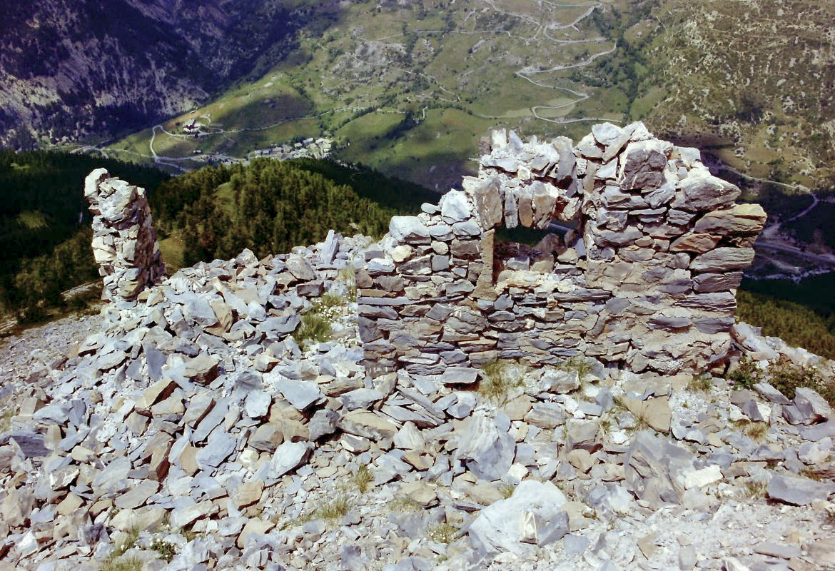 Ligne Maginot - LA DUYERE 1 - (Observatoire d'artillerie) - Le poste 1 en 2000 - Alain Perouffe
